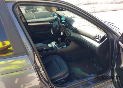 2002 BMW 325Xi из США, поврежденный, VIN WBAEU33422PF58081